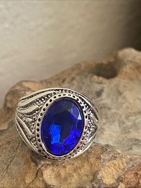 5/$10❤️❤️❤️NEW Cobalt Blue Faceted Acrylic Cabochon Ring